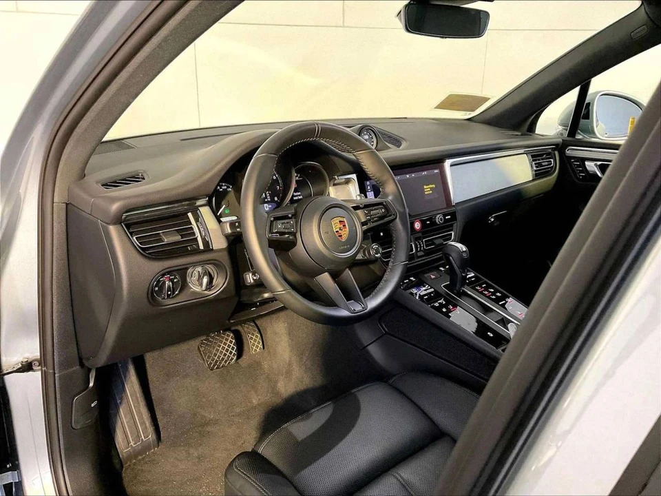 2026 Porsche Macan Electric - Image 4 of 5