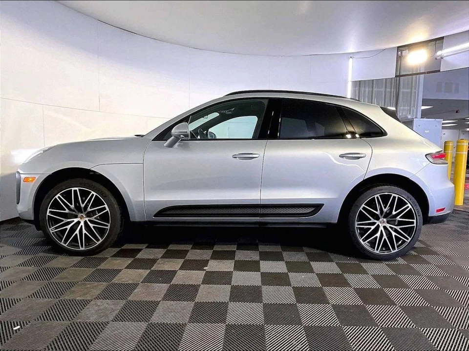 2026 Porsche Macan Electric - Image 2 of 5