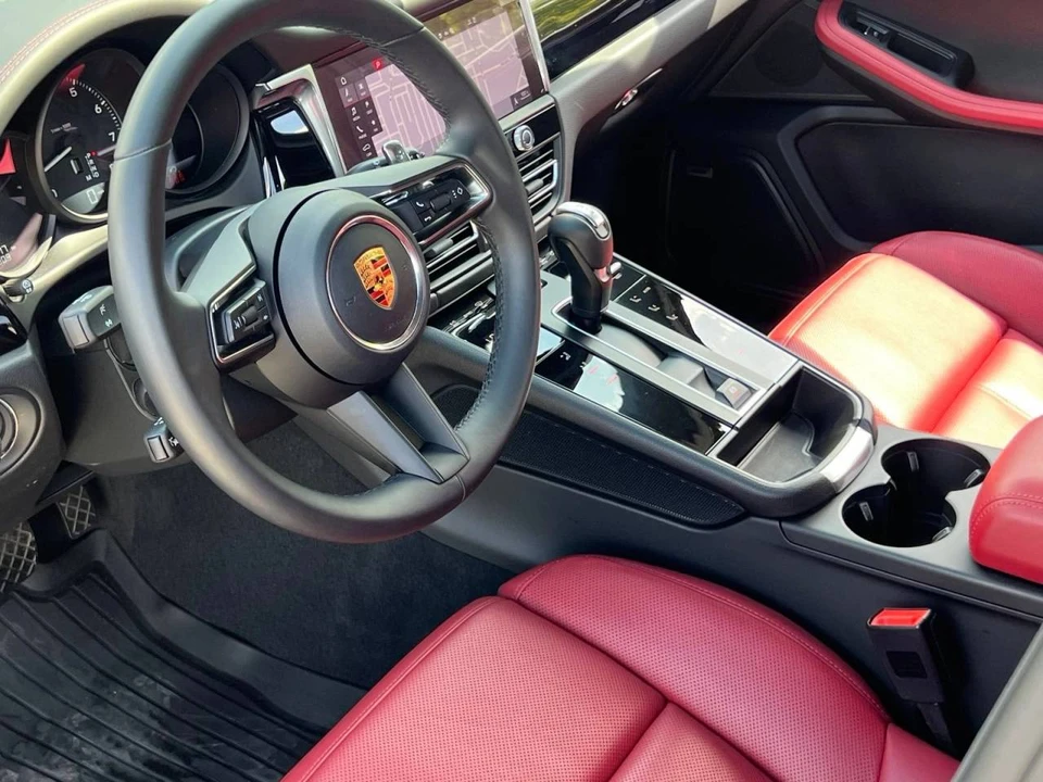 2026 Porsche Macan - Image 4 of 4