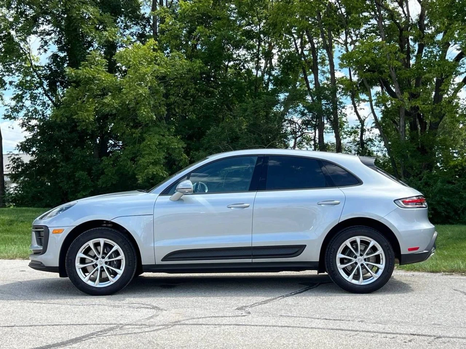 2026 Porsche Macan - Image 2 of 4