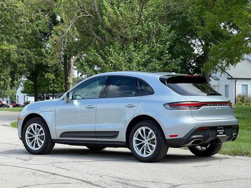 2026 Porsche Macan - Image 3 of 4