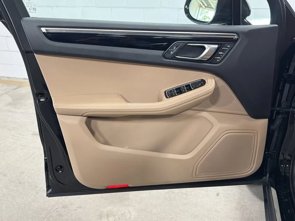 2026 Porsche Macan Electric - Image 13 of 18