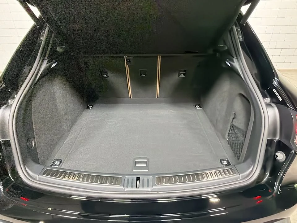2026 Porsche Macan Electric - Image 15 of 18