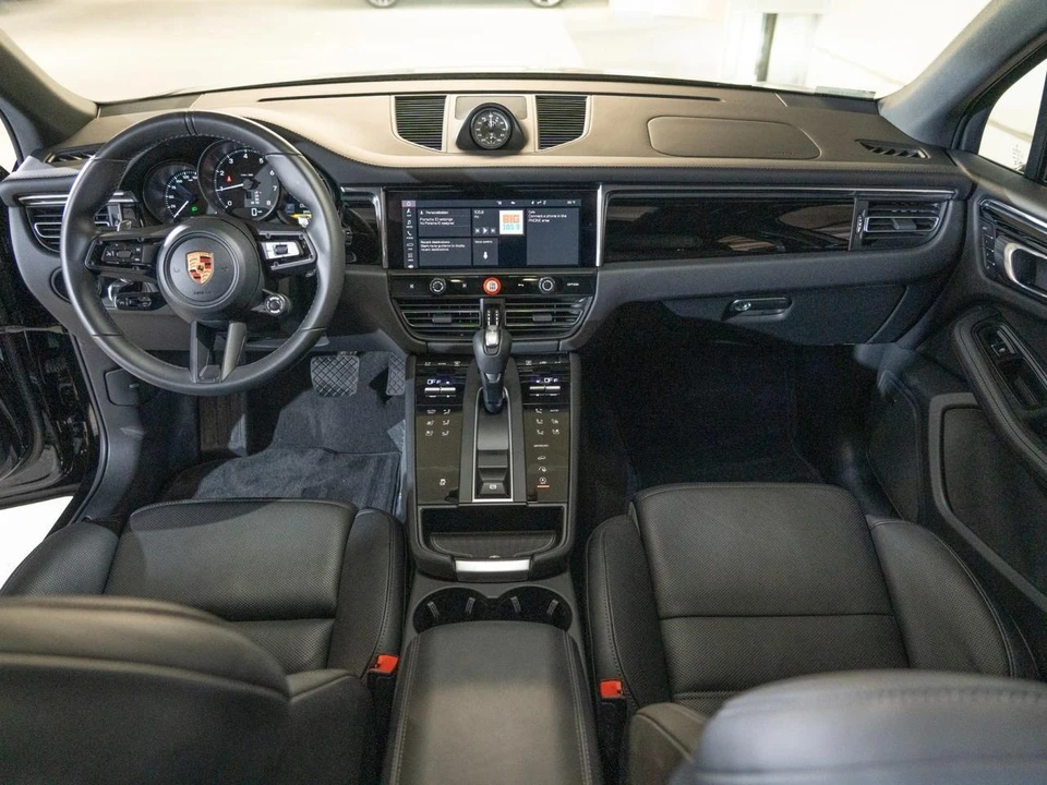 2026 Porsche Macan Electric - Image 26 of 29