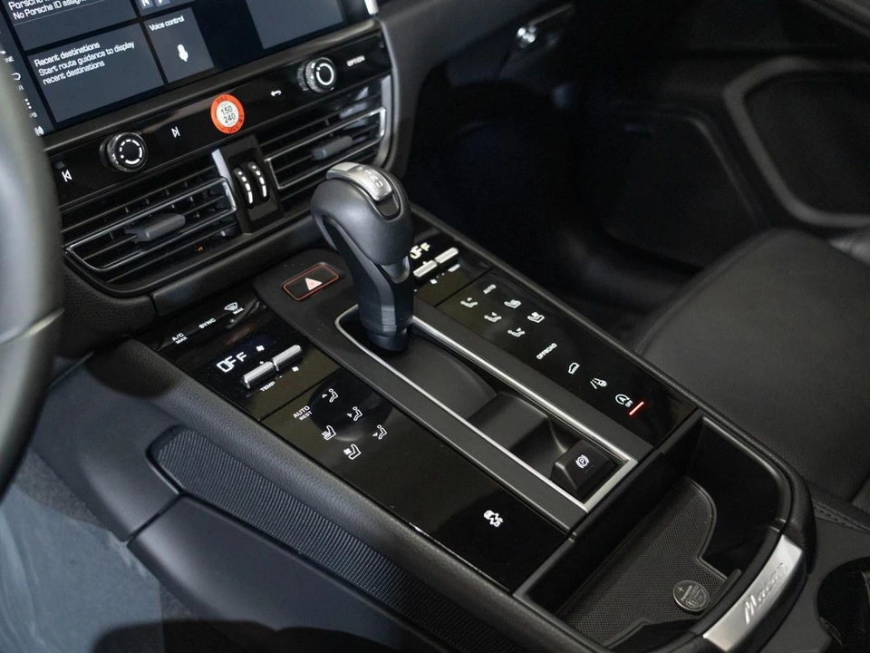 2026 Porsche Macan Electric - Image 22 of 29