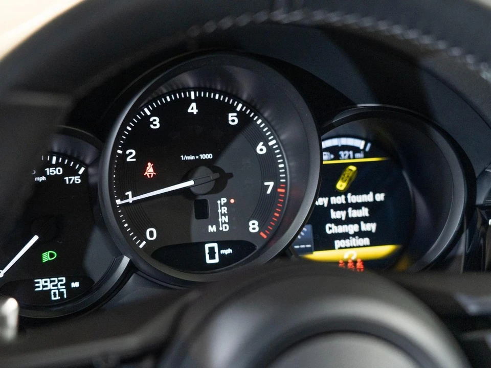 2026 Porsche Macan Electric - Image 19 of 29