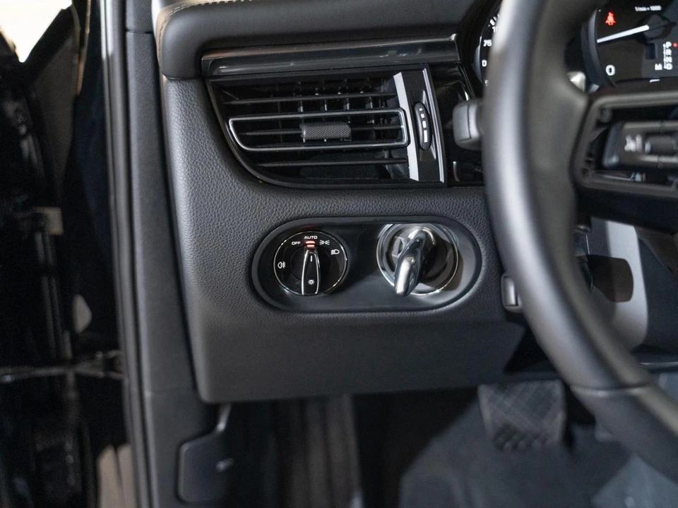 2026 Porsche Macan Electric - Image 24 of 29