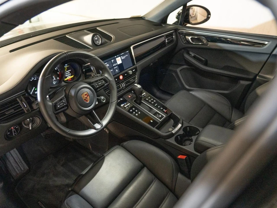 2026 Porsche Macan Electric - Image 5 of 29