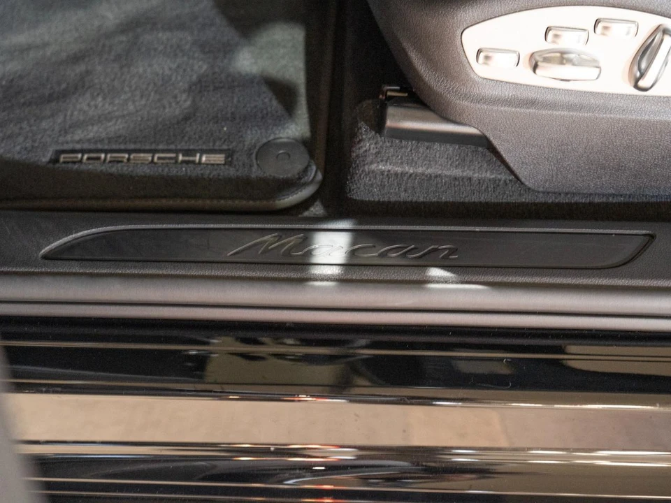 2026 Porsche Macan Electric - Image 13 of 29