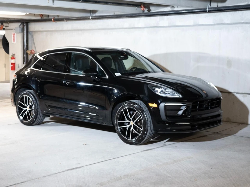 2026 Porsche Macan Electric - Image 8 of 30