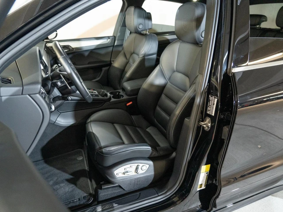 2026 Porsche Macan Electric - Image 6 of 30