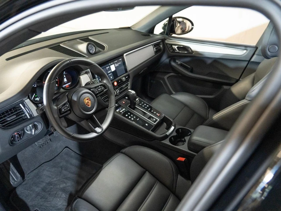2026 Porsche Macan Electric - Image 5 of 30
