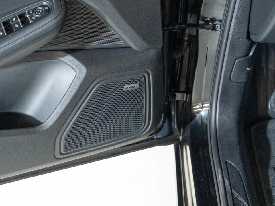 2026 Porsche Macan Electric - Image 20 of 30