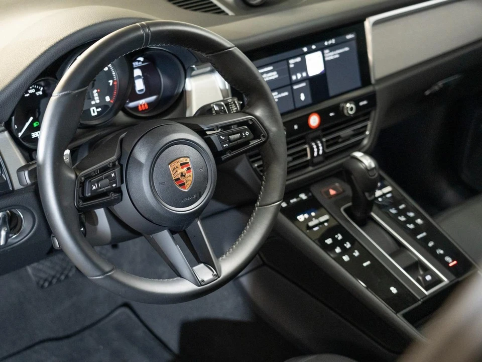 2026 Porsche Macan Electric - Image 17 of 30