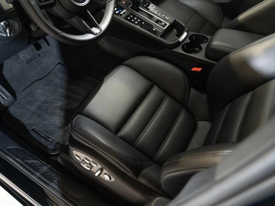 2026 Porsche Macan Electric - Image 16 of 30