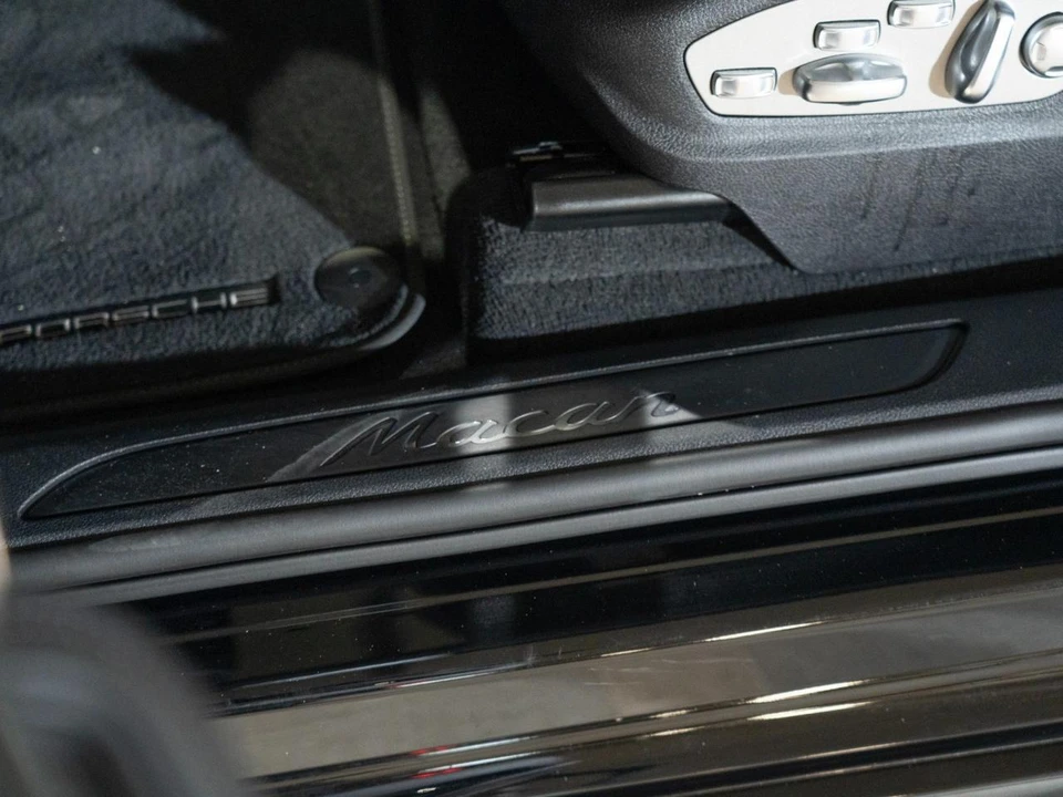 2026 Porsche Macan Electric - Image 13 of 30