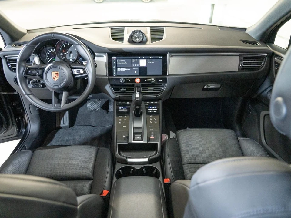 2026 Porsche Macan Electric - Image 27 of 30