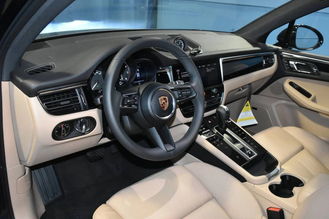 2026 Porsche Macan Electric - Image 4 of 4