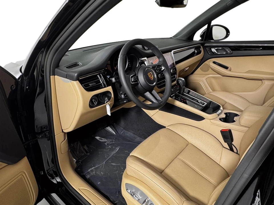 2026 Porsche Macan Electric - Image 4 of 5