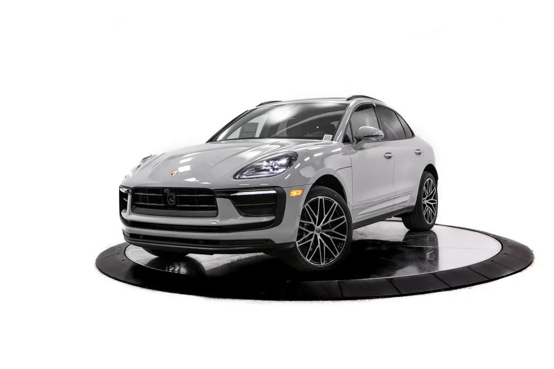 2026 Porsche Macan - Image 8 of 31