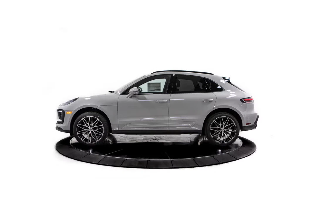 2026 Porsche Macan - Image 12 of 31