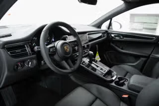 2026 Porsche Macan - Image 25 of 31