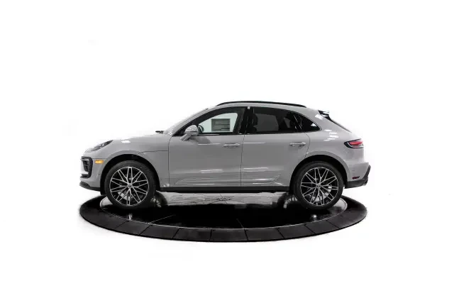 2026 Porsche Macan - Image 14 of 31
