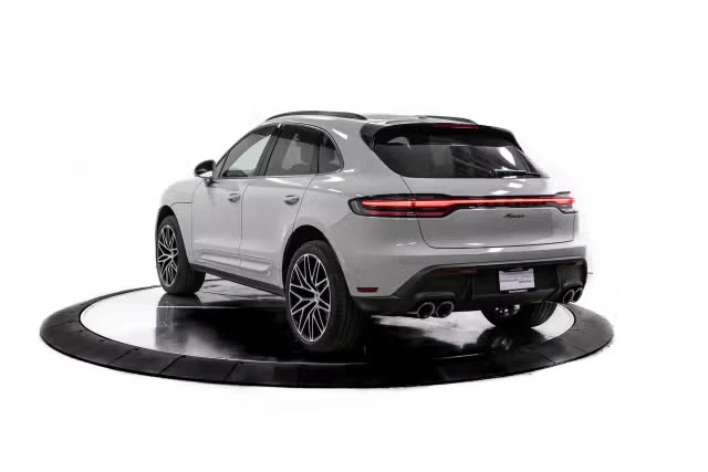 2026 Porsche Macan - Image 18 of 31