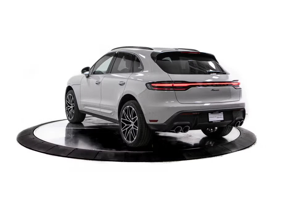 2026 Porsche Macan - Image 19 of 31