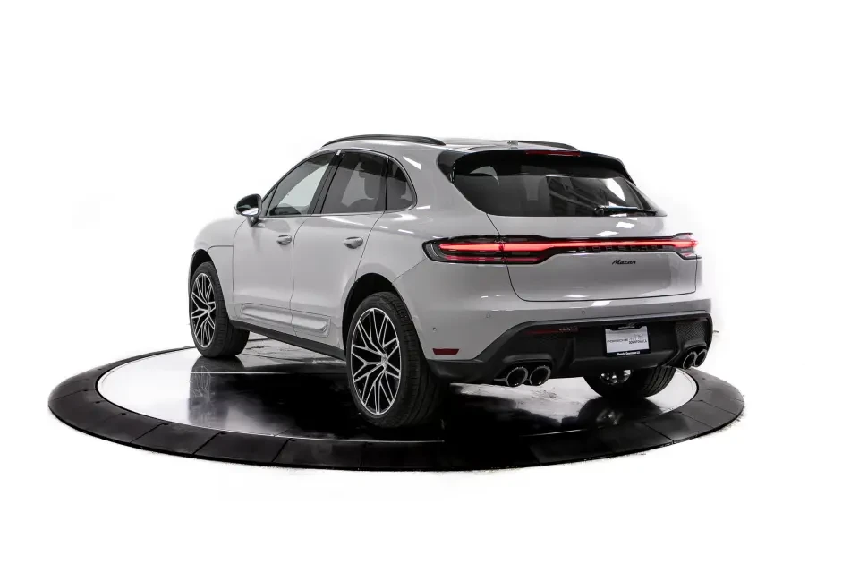 2026 Porsche Macan - Image 23 of 31