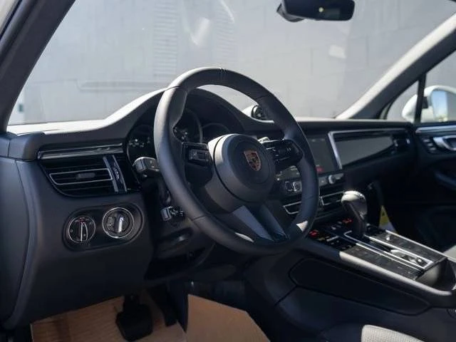 2026 Porsche Macan Electric - Image 4 of 5