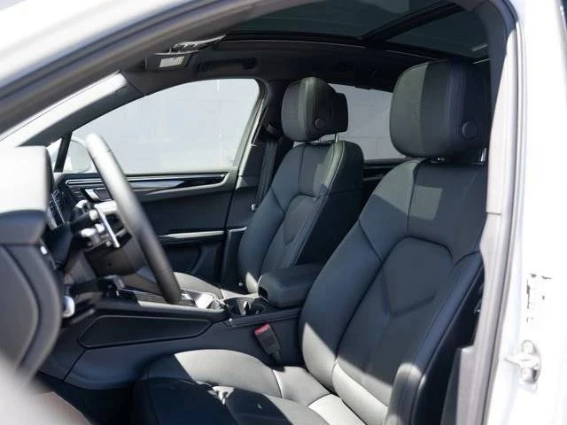 2026 Porsche Macan Electric - Image 5 of 5