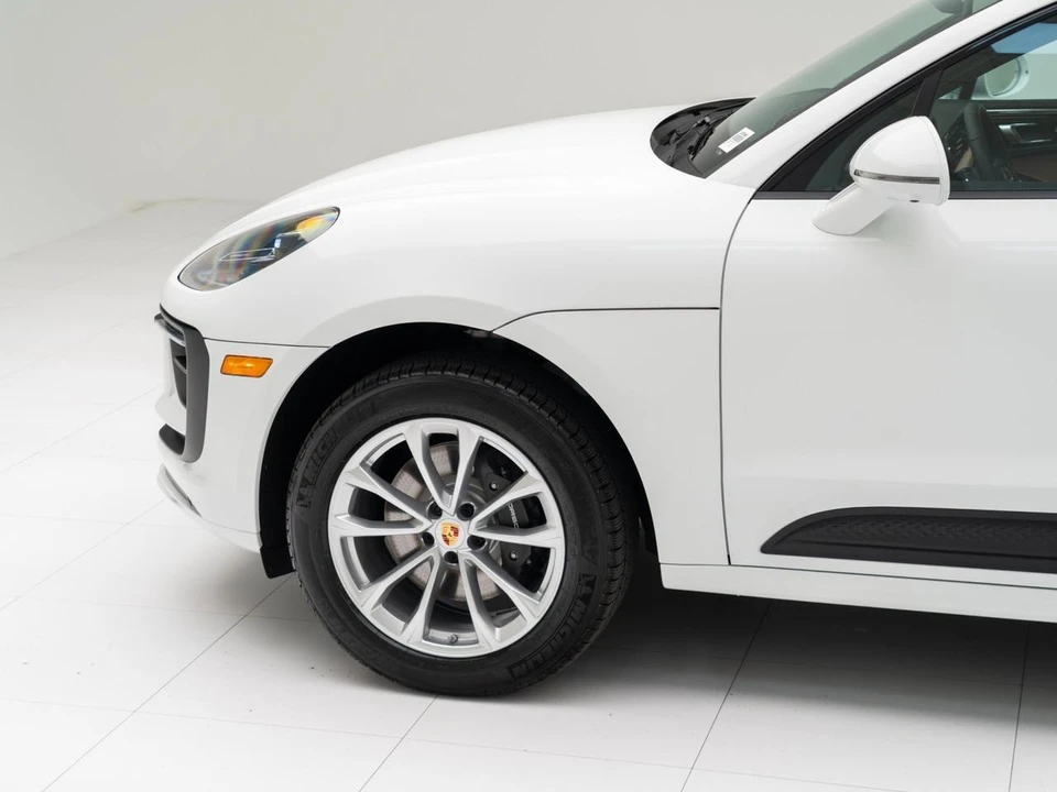 2026 Porsche Macan - Image 11 of 31