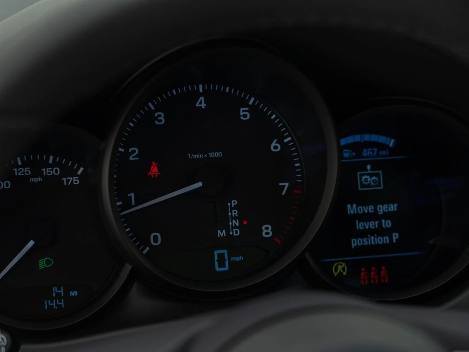 2026 Porsche Macan - Image 23 of 31