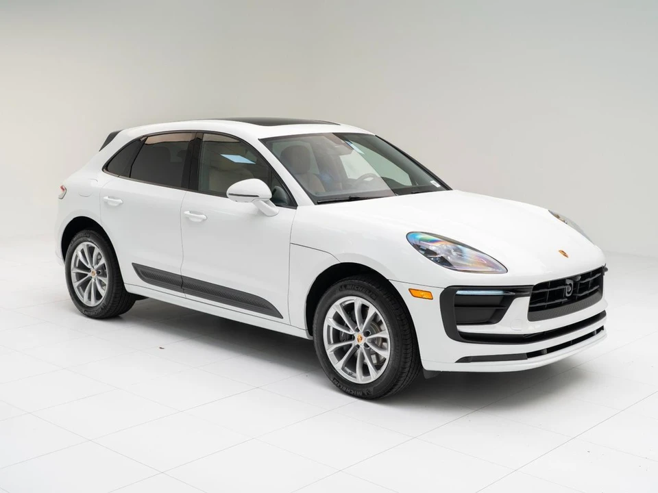 2026 Porsche Macan - Image 7 of 31