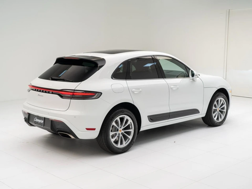 2026 Porsche Macan - Image 9 of 31
