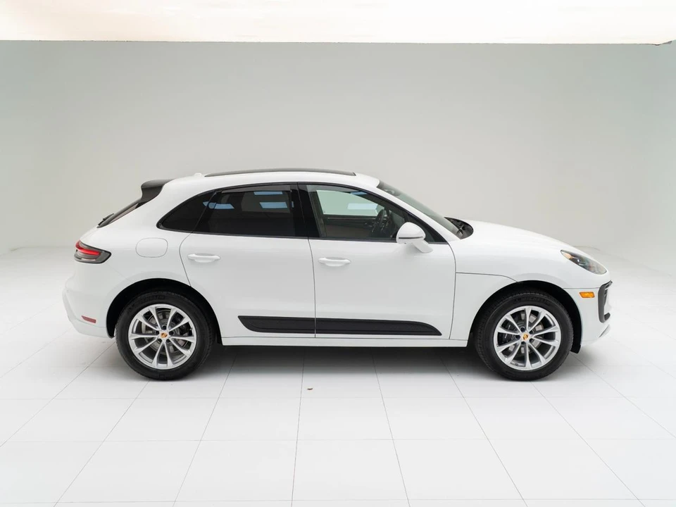 2026 Porsche Macan - Image 8 of 31
