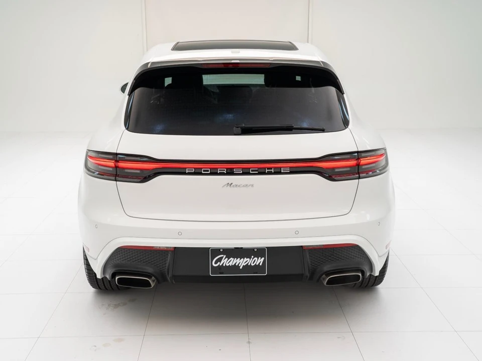 2026 Porsche Macan - Image 10 of 31