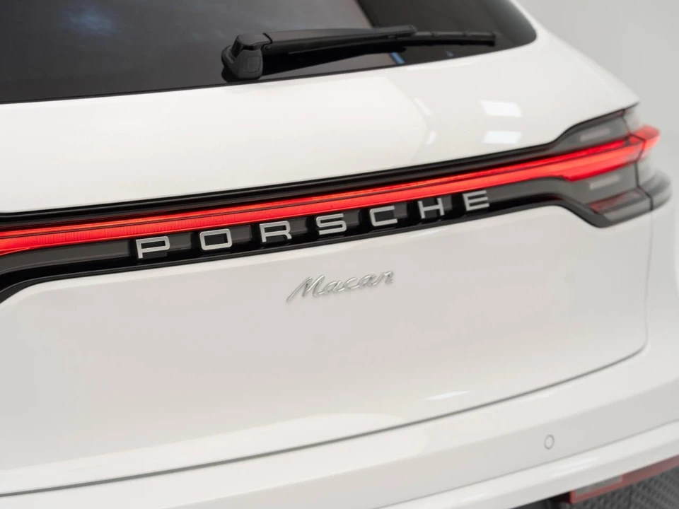 2026 Porsche Macan - Image 13 of 31