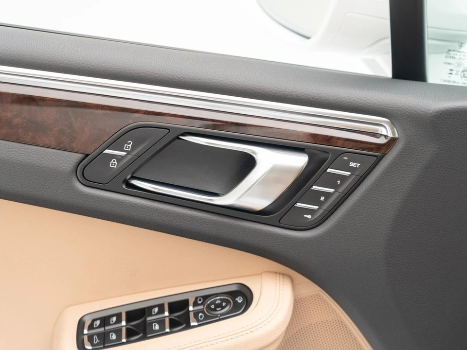 2026 Porsche Macan - Image 21 of 31