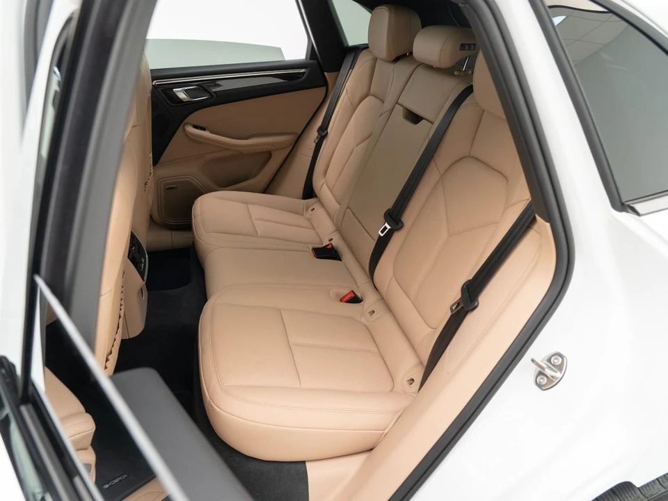 2026 Porsche Macan - Image 28 of 31