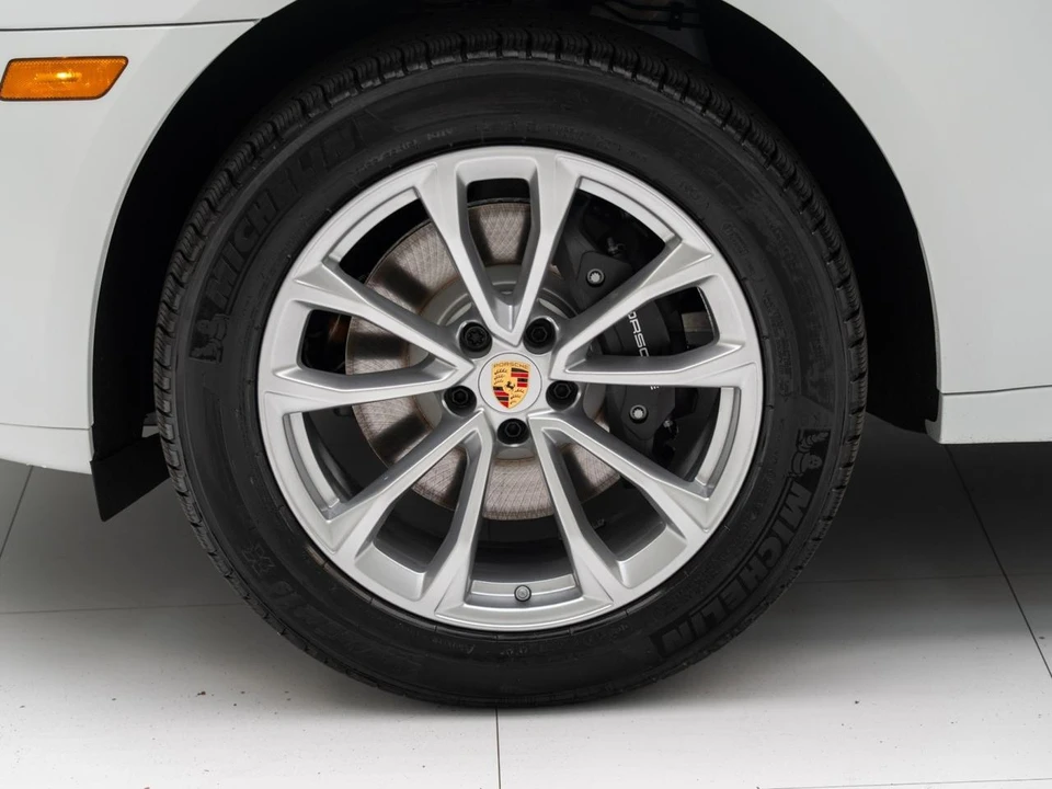 2026 Porsche Macan - Image 12 of 31