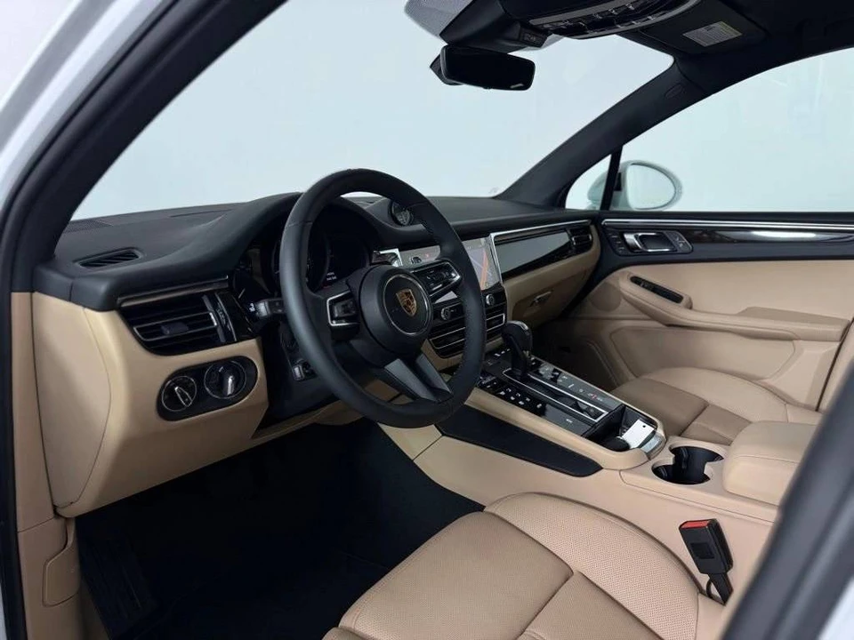2026 Porsche Macan Electric - Image 4 of 5