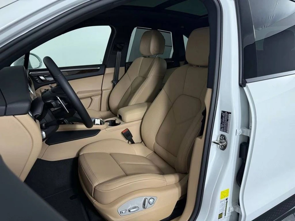 2026 Porsche Macan Electric - Image 5 of 5