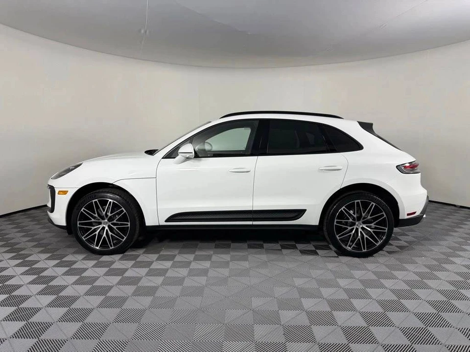 2026 Porsche Macan Electric - Image 2 of 5