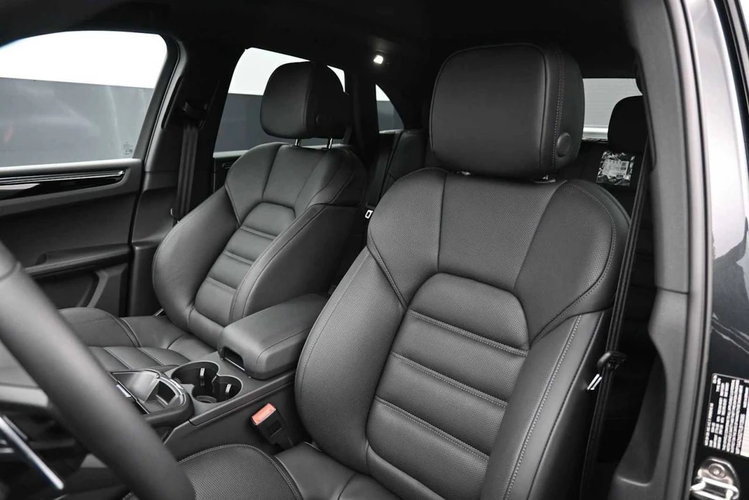 2026 Porsche Macan - Image 5 of 5