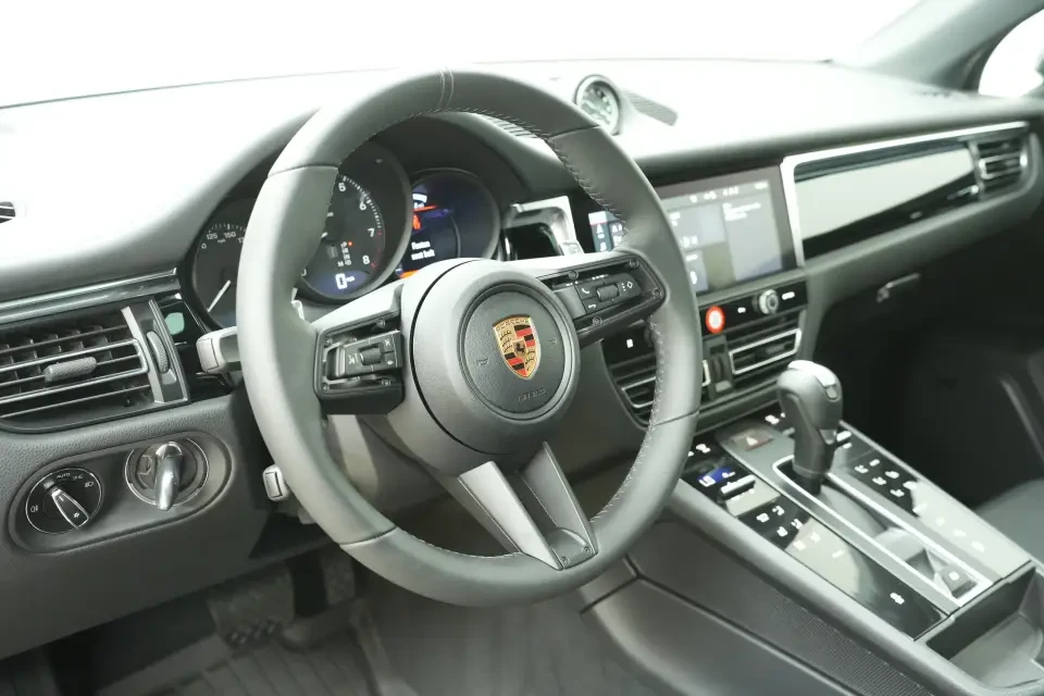 2026 Porsche Macan - Image 31 of 31