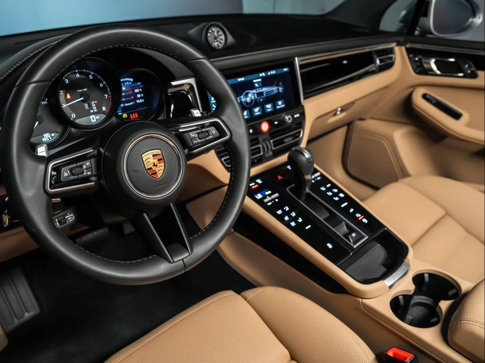 2026 Porsche Macan Electric - Image 4 of 5