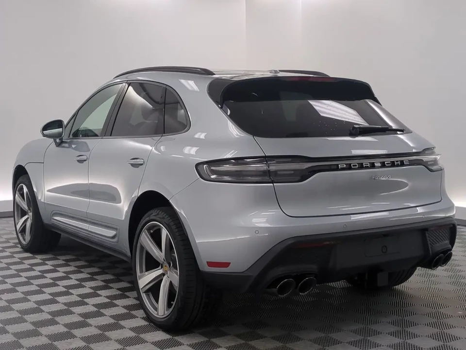 2026 Porsche Macan - Image 24 of 31