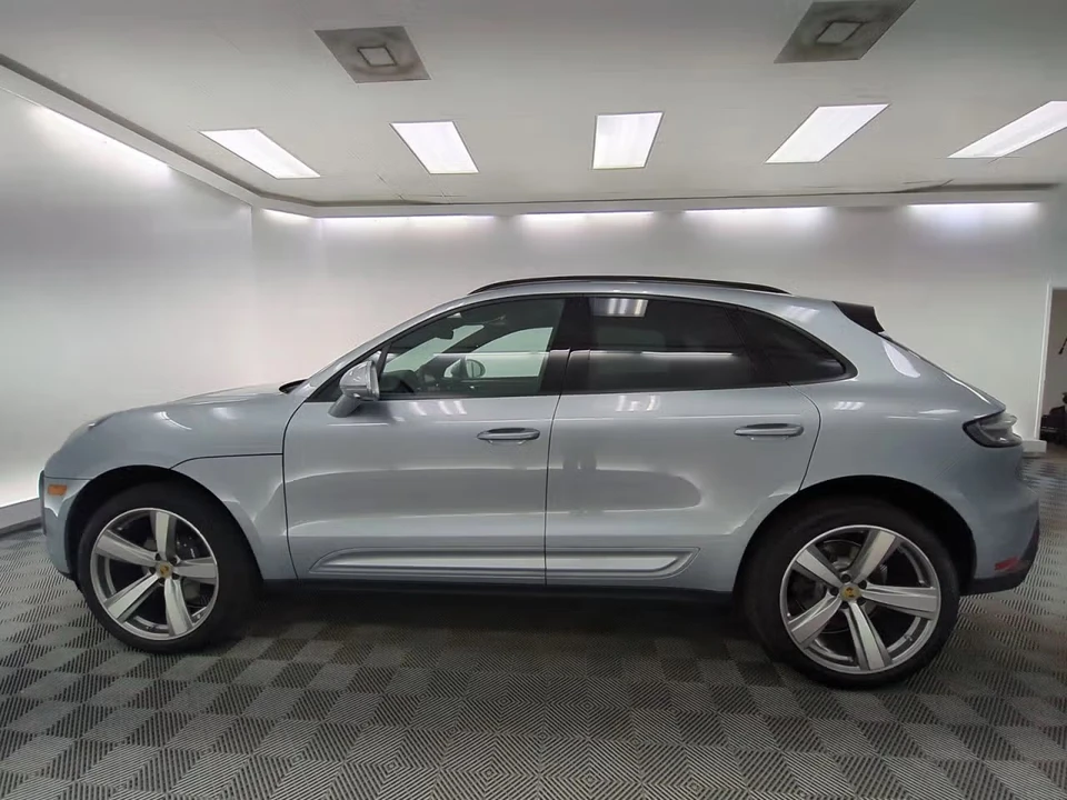 2026 Porsche Macan - Image 12 of 31
